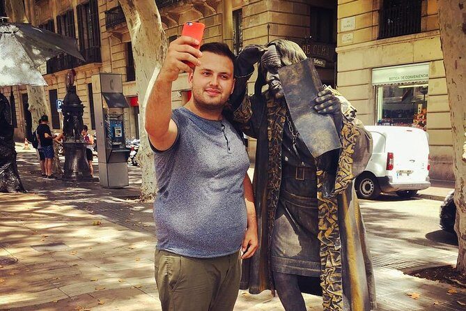 Kickstart Barcelona Private Tour. City Highlights for newcomers - Stop 3: Barri Gòtic on Portaferrisa Street and a Signature Fountain