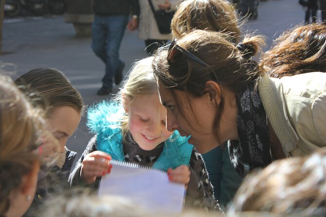 Kids & Family Private Guided Dragon Tour in Barcelona - What You Actually Do: The Scavenger Hunt Flow