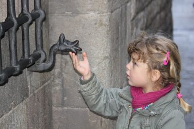 Kids & Family Private Guided Dragon Tour in Barcelona - Crossing the Barrio Gótico: Plazas, the Cathedral Area, and Clues Everywhere