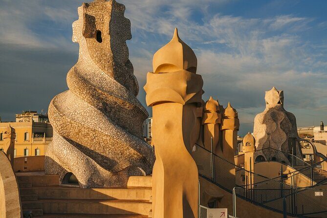 La Pedrera Guided Tour with Fast Track Access - Where You Start on Passeig de Gràcia (And Why It Helps)