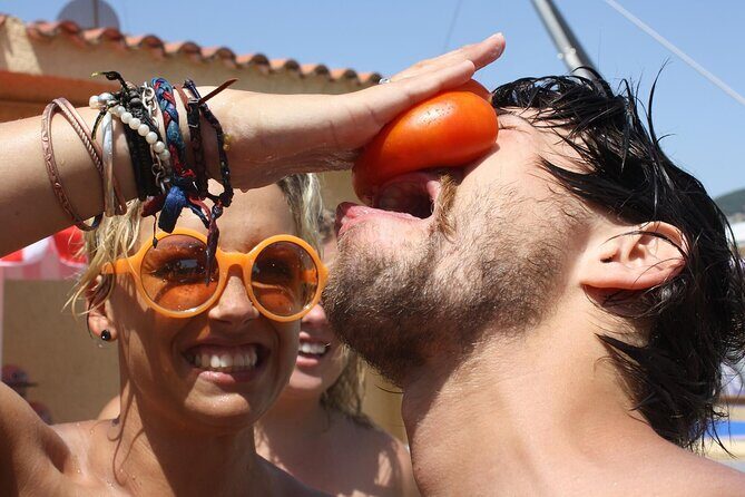 La Tomatina Day Trip from Barcelona with Ticket & Party Access - Group size and the tour vibe with Stoke Travel