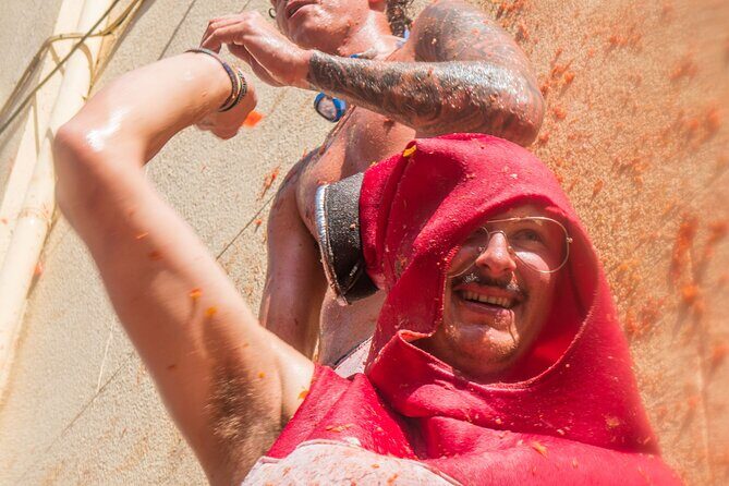 La Tomatina Day Trip from Barcelona with Ticket & Party Access - Food and drinks: small inclusions that help a lot
