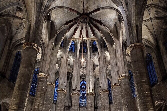 Luca’s Hidden Old Barcelona: the Gothic and El Born Tour - Outside the Cathedral: Gothic architecture you can spot without tickets