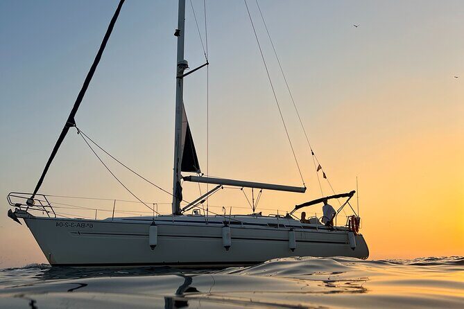 Marriage Proposal Boat Trip in Barcelona - Sunset timing: a suggestion that actually changes the feel