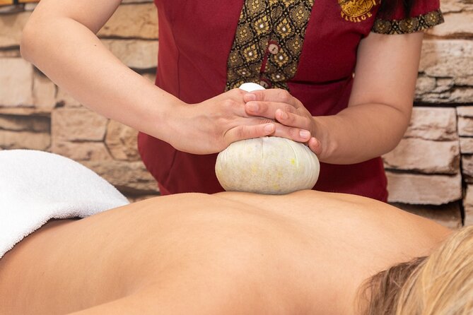 Massage of your choice for a couple of 60 min in the same room at THAI SPA MASSAGE - Couple Massage in Barcelona: Same Room, Two Thai Tables, One Reset