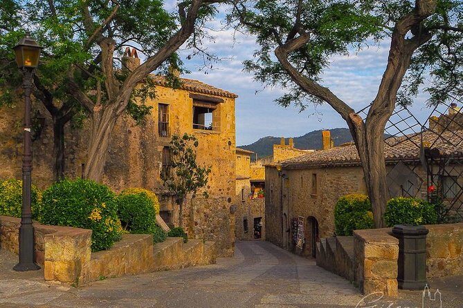 Medieval Costa Brava day-trip from Girona - Calella de Palafrugell: lunch by the sea and a coastal walk you control