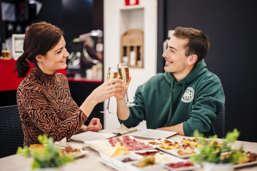 Menú Tapas - Spanish Tastes near Sagrada Familia - What the 1-hour menu actually includes (and how it should feel)