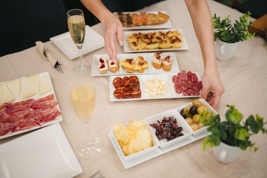 Menú Tapas - Spanish Tastes near Sagrada Familia - Trio aperitivo and the gazpacho shot: the smart flavor warm-up