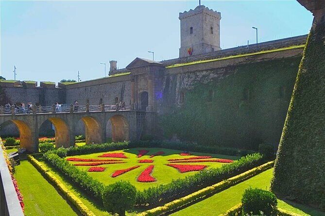 Montjuic Castle Admission Ticket in Barcelona - Getting Up to Montjuïc: Steep Steps, Smart Transport