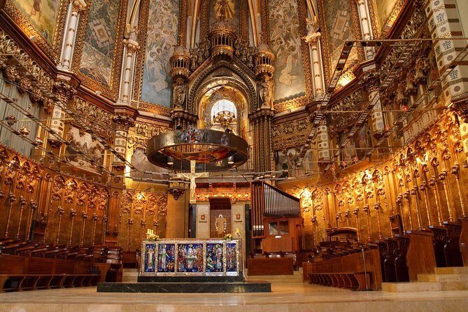 Montserrat: Cog-Wheel, Basilica, Black Madonna & Licor Tasting - Getting There Smoothly: Estació de França and the Early Bus Plan