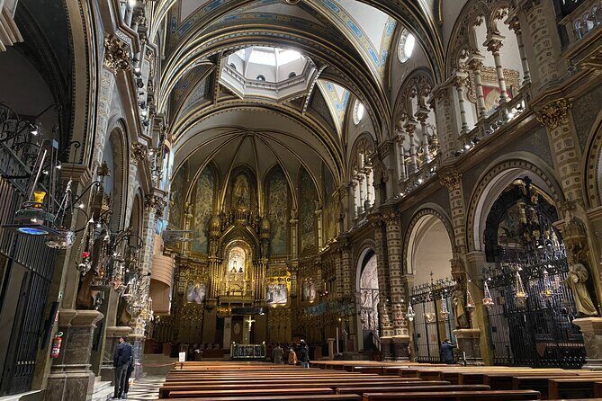 Montserrat Land of Shrines - One Day Small Group Hiking Tour from Barcelona - Stop 1: Abadia de Montserrat and Santa Maria de Montserrat