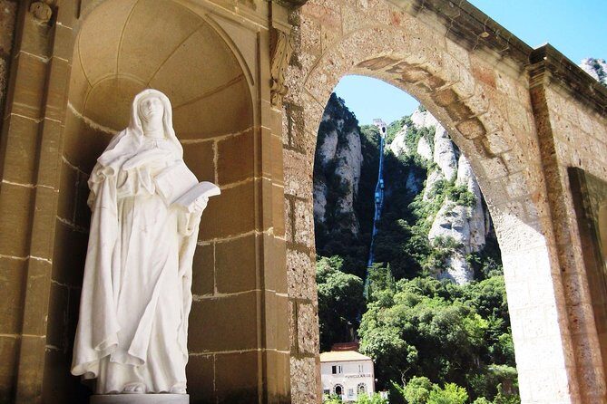 Montserrat Monastery and Sagrada Familia Tour with Liquor Tasting - Montserrat Monastery: Views, Museum Art, and That Herbal Liqueur Stop
