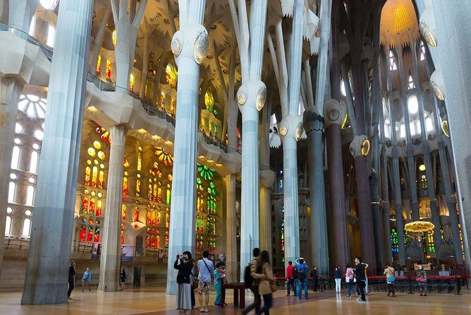 Montserrat Monastery and Sagrada Familia Tour with Liquor Tasting - The Barcelona Lunch Gap: How to Use the Free Time Without Stress