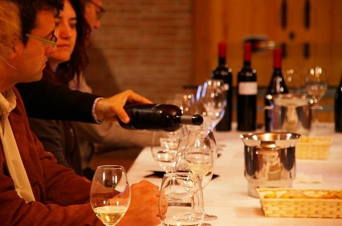 Montserrat Mountain, Wine Tasting & Tapas Lunch - Montserrat Basilica and Moreneta Chapel: what you’ll see with about an hour