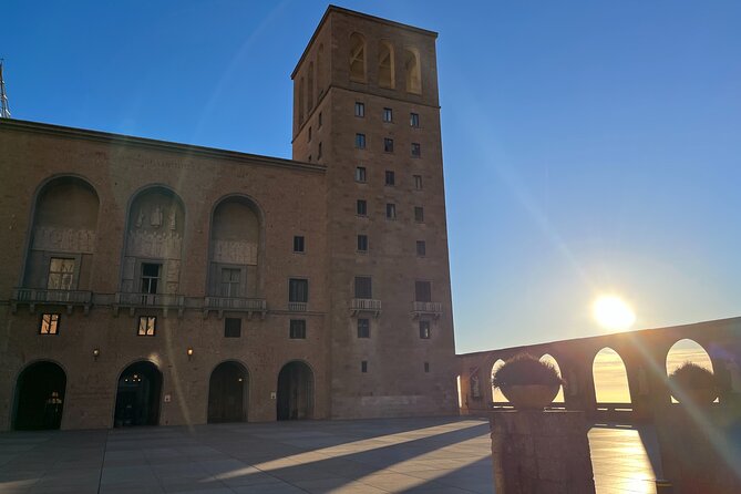 Montserrat very early : Hiking, Abbey, very small group - Van pickup at 6:45 am: convenient, but plan for mountain driving