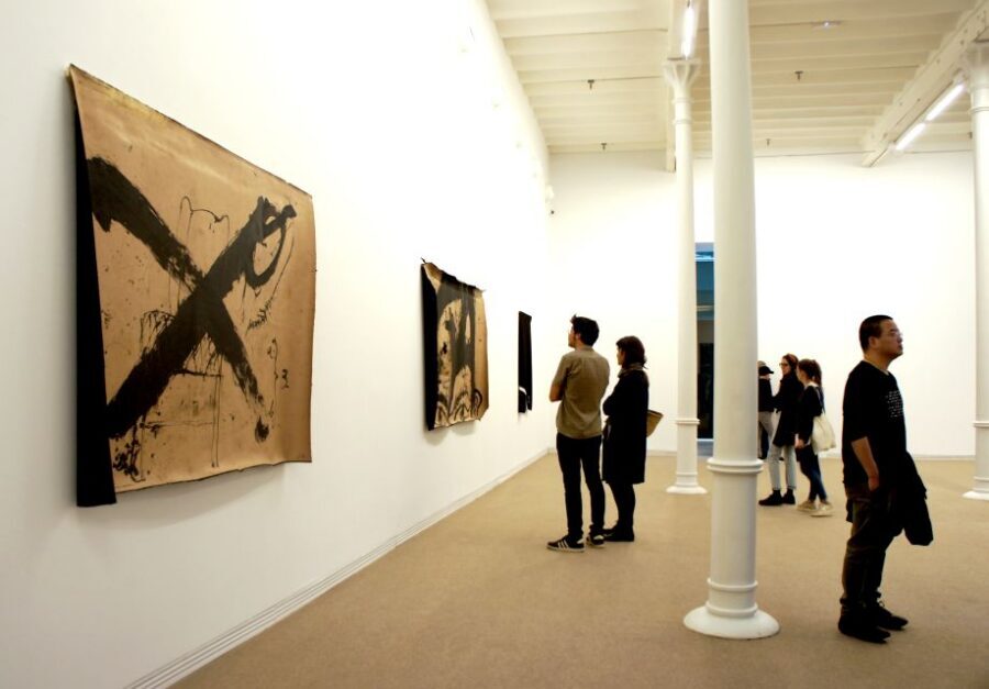 Museu Tàpies Barcelona – Ticket & Art Exhibitions - Temporary exhibitions on your route (and how to decide what to prioritize)