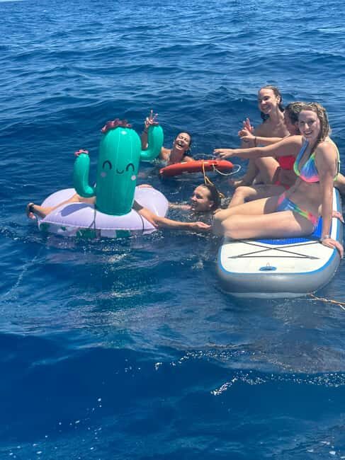 New Sailing / Boat Tour with Free Drinks and Tapas - The Captain and Guide Experience: Friendly, Professional Energy