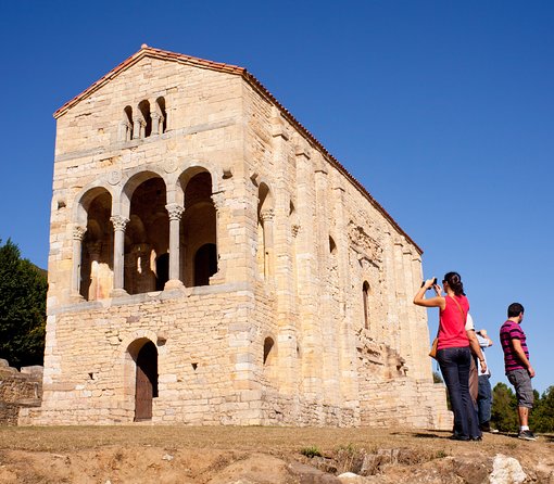 North of Spain & Portugal: 8-day Guided Tour from Barcelona - Coach comfort, timing, and group size: how to make it easier