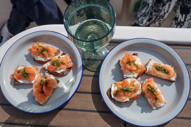 Oyster Odyssey Barcelona's Premier Sailing and Seafood Adventure - The oyster and wine part: what you’ll actually taste