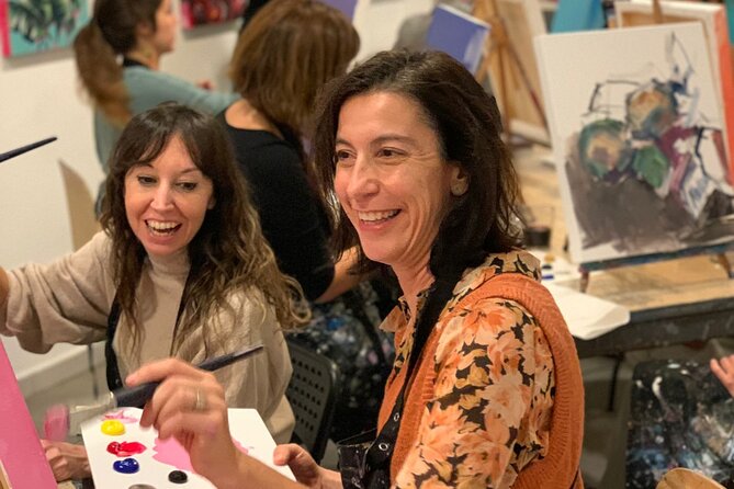 Paint & Wine Workshop in an Art Studio in Barcelona - 3 hours of instruction: from mixing colors to lighting the scene
