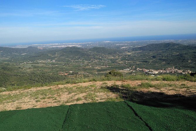 paragliding at the mountains with hotel pickup - Group size (max 6): why it feels less chaotic