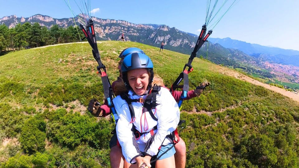 Paragliding: Experience the magic of flying near Barcelona. Report included - Why Òdena and Montserrat are the right backdrop for paragliding