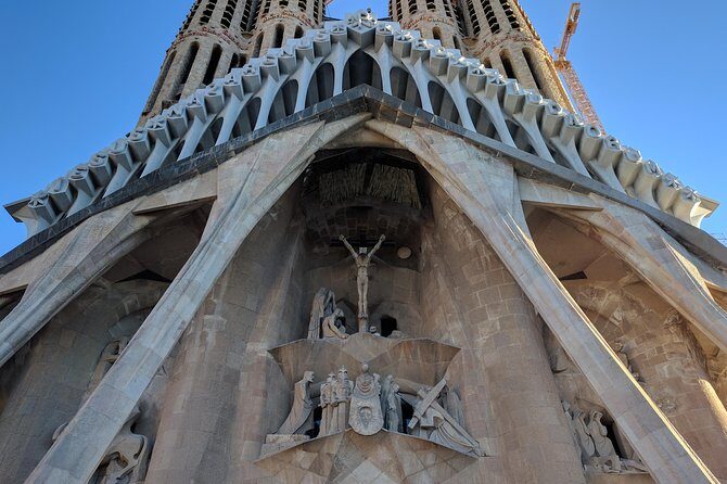 Park Guell and Sagrada Familia, Gaudí's Masterpieces Private Tour - Park Güell Timed Entry: Where the City Becomes a Design Workshop