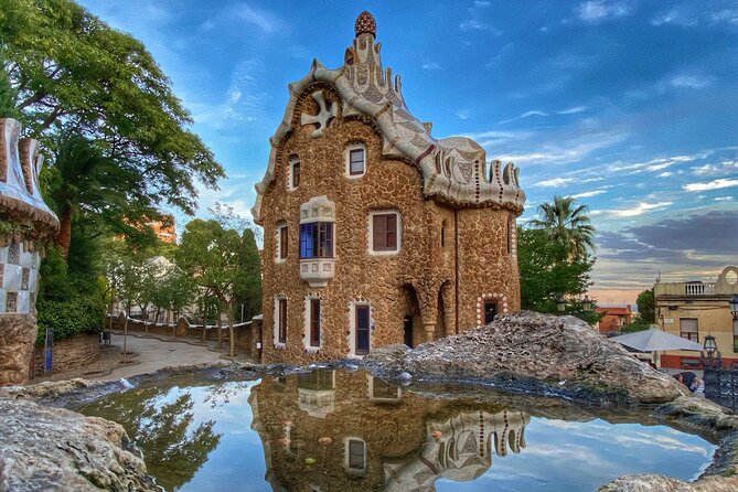Park Guell Guided Tour in Barcelona with Entry - Gardens, Whimsical Sculptures, and Hidden Paths You Can Actually Fit