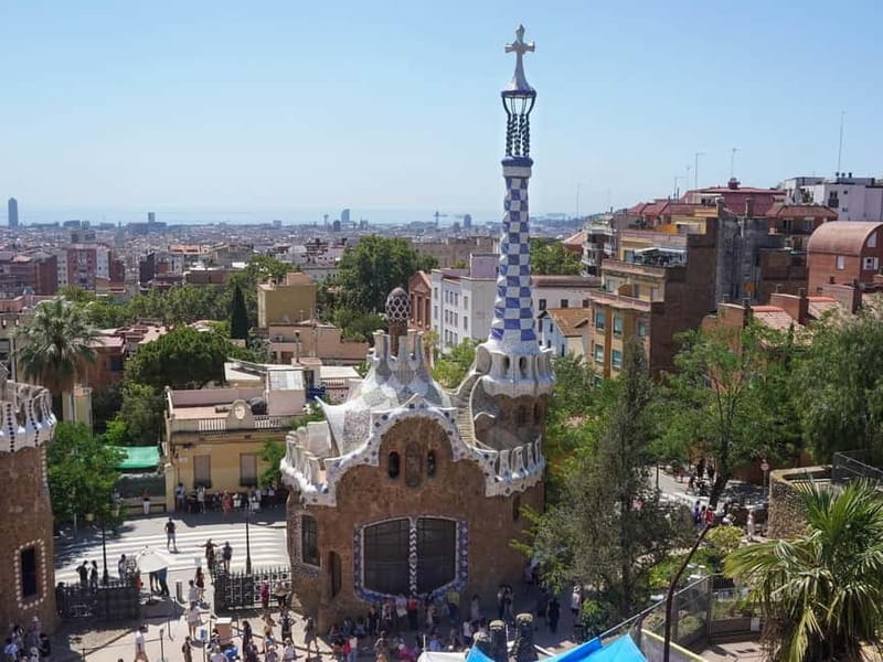 Park Güell: Guided Tour with Optional Gaudí Experience Entry - Gaudí Experience add-on: 4D projection and digital models