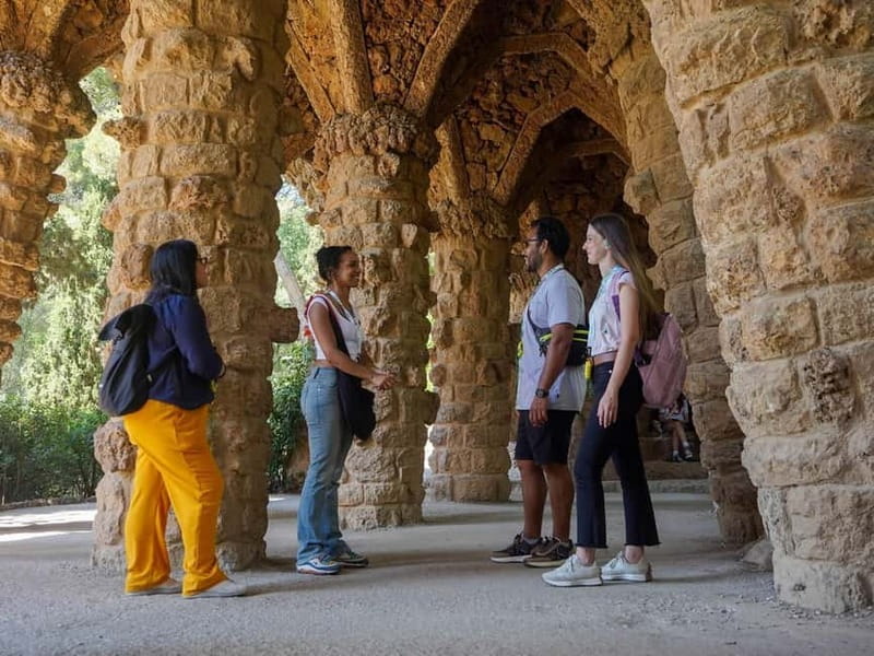 Park Güell: Guided Tour with Optional Gaudí Experience Entry - What to wear and bring for a smoother 1.5 hours