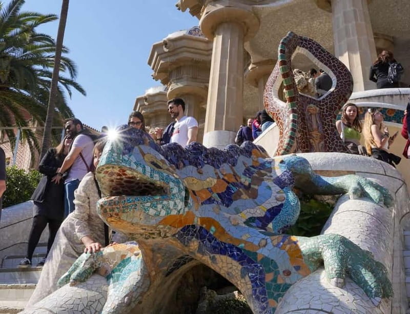 Park Güell: Guided Tour with Optional Gaudí Experience Entry - Where you meet and how check-in keeps things on track