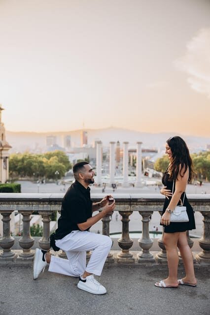 Photographer in Barcelona - Why this Sagrada Familia photo plan is good value