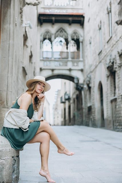 Photographer in Barcelona - Solo, couples, engagements, and vow renewals: who this session fits