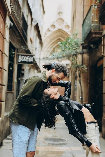 Photographer in Barcelona - Finding your photographer at the Sagrada Familia metro (without stress)