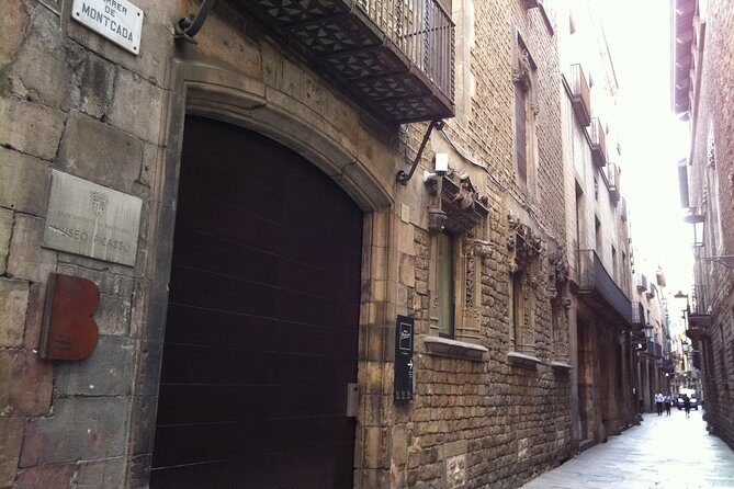 Picasso’s Footsteps: Private Tour & Museum - How the guide focus changes what you get from the museum