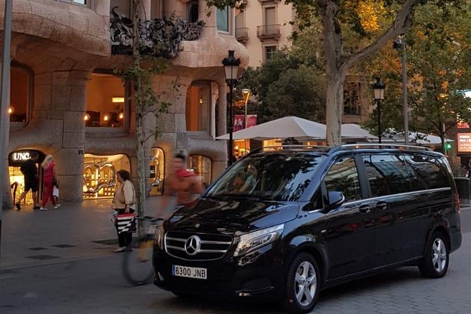Private 2 Hours Sightseeing Tour in Barcelona - Hotel pickup and smooth logistics across central Barcelona
