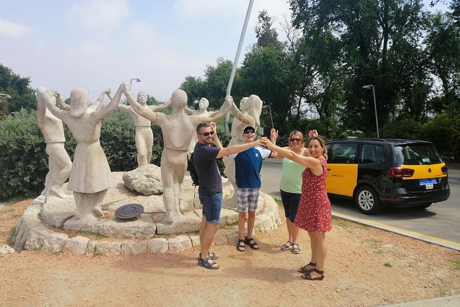 Private 2 Hours Sightseeing Tour in Barcelona - First stop: Sagrada Família photos at Gaudí’s unfinished masterpiece