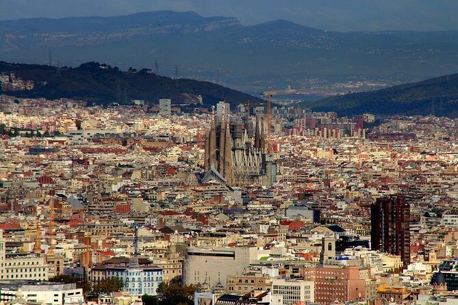 Private 4h Tour Of Camp Nou And Most Emblematic Sites Of Barcelona with pick up - Passeig de Gracia: a quick architecture fix (and why it matters)