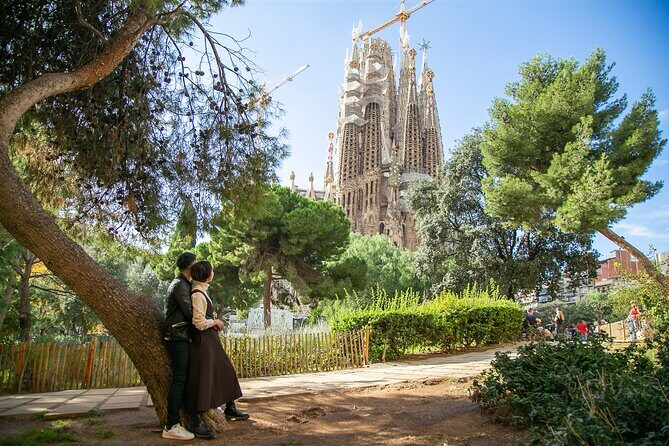 Private and Personalized Photography Adventure in Barcelona - Practical Tips to Make Your Photos Look Effortless