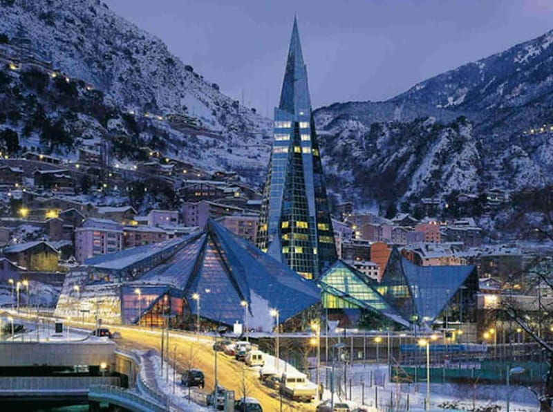 Private Andorra or Pyrinees Ski / Snowboard Tour Day trip - What to bring (and what not to bring) for a smoother winter day