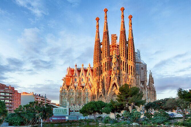 Private Arrival Transfer from El Prat Airport to Central Barcelona - Should you book this private El Prat arrival transfer?