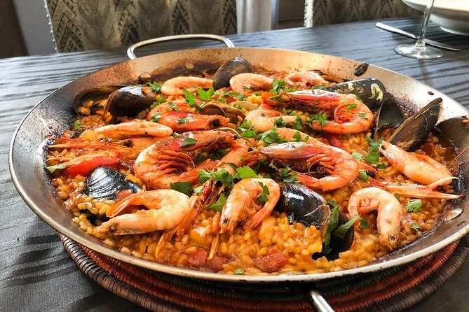 Private Authentic Paella Cooking Class in Barcelona with Josh - Gràcia meeting point and what kind of evening this is