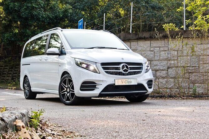 Private Barcelona Airport–City Transfer E-Class, V-Class, Minibus - The Ride Into Barcelona: Comfort, Air-Conditioning, and Direct Routing