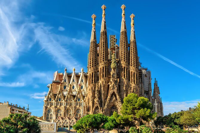 Private Barcelona and Park Güell Tour with hotel Pick-up - Park Güell: Gaudí’s stone fantasy (and how to make the most of it)