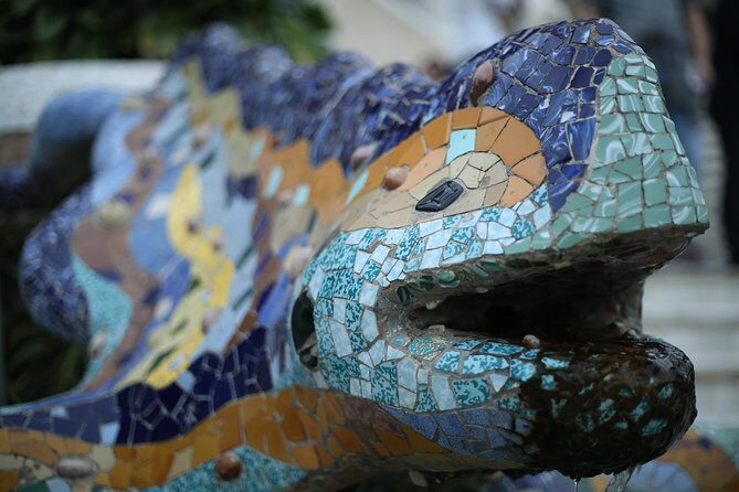 Private Barcelona and Park Güell Tour with hotel Pick-up - Passeig de Gràcia: La Pedrera and Casa Batlló on a high-glam avenue