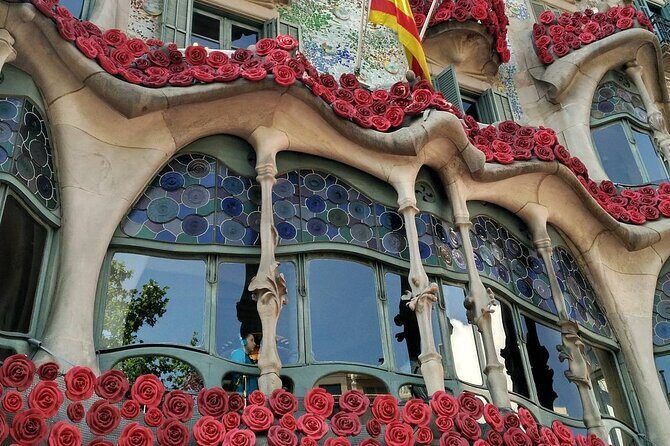 Private Barcelona and Sagrada Familia Tour with Hotel Pick-up - Sagrada Familia: your included ticket and how to make the most of 1 hour