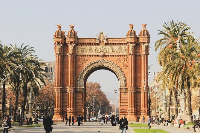 Private Barcelona Bike Tour, Gaudi's Art and Medieval Districts with Local Guide - The big idea: a private e-bike sweep of Gaudí and medieval Barcelona