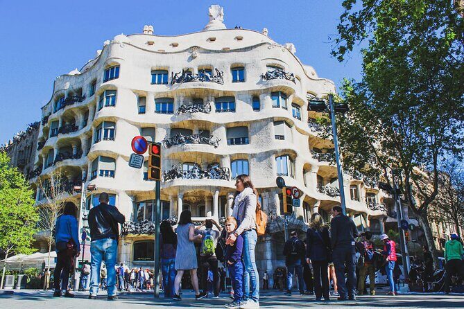Private Barcelona Bike Tour, Gaudi's Art and Medieval Districts with Local Guide - Beach air and pop-art weirdness: Barceloneta plus El Cap de Barcelona