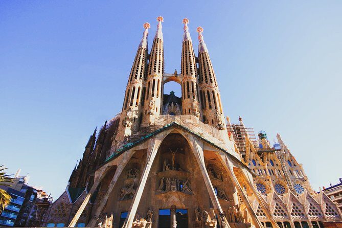 Private Barcelona Bike Tour, Gaudi's Art and Medieval Districts with Local Guide - The Ramblas finish: how to ride and still enjoy the street