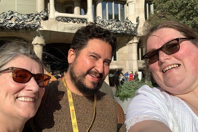 Private Barcelona Highlights: Gothic Sagrada Familia & Park Güell - Miró, Olympic Stadium, and MNAC from the Montjuïc route